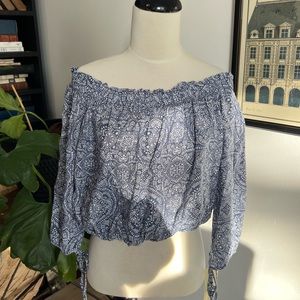 Flirty Blue Print Off the Shoulder Cropped Blouse NWT Juniors size XL

SKU0185